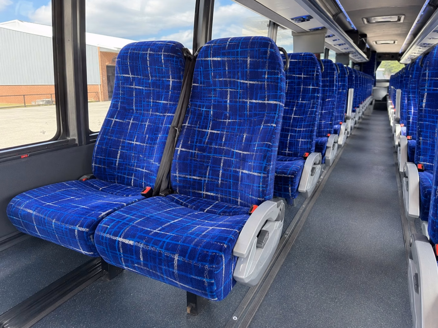 choose a charter bus for smithsonian field trips campus tours and academic events in dc